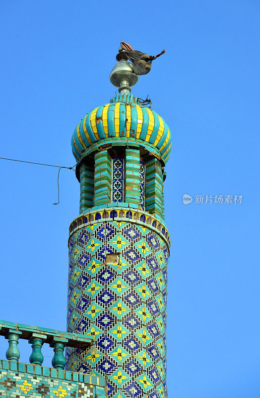 阿里的神社(Hazrat Ali Mazar) -在南部大门的尖塔洋葱圆顶，马扎里沙里夫，巴尔赫省，阿富汗